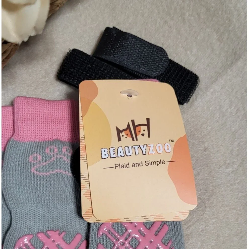 BeautyZoo NWT Dog Gray/Pink Classic Plaid Non-Slip 4pc Sock Set Sz Small/Medium